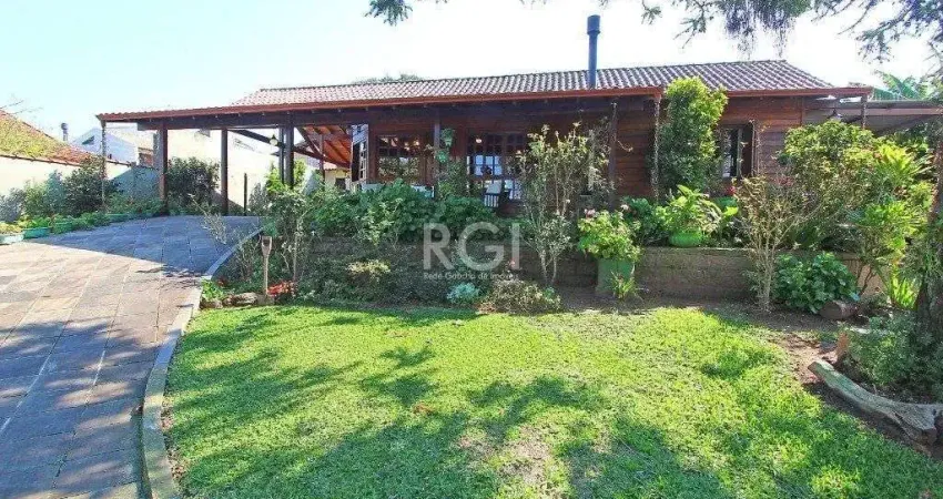 Casa para Venda - 205m², 2 dormitórios, sendo 1 suites, 4 vagas - Cristal