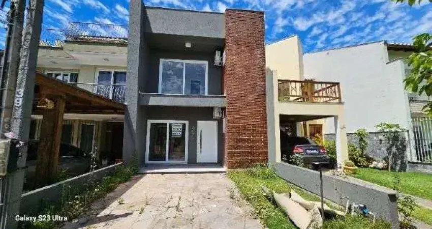 Casa em Porto Alegre, no bairro Hipica, com 3 dormitório(s), e 3 banheiros, à venda.