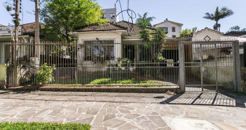 Casa para Venda - 198m², 3 dormitórios, sendo 1 suites, 4 vagas - Petrópolis