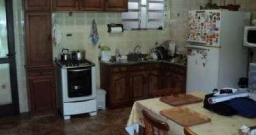 Casa para Venda - 331m², 3 dormitórios, sendo 1 suites, Santa Tereza