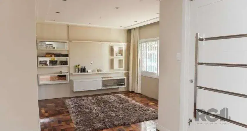 Casa de 197m² - 5 dormitórios, 3 vagas no bairro Rubem Berta