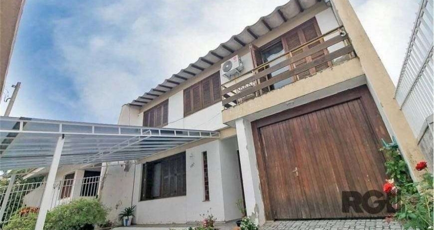 Casa de 285m² - 4 dormitórios, 4 vagas no bairro Bom Jesus