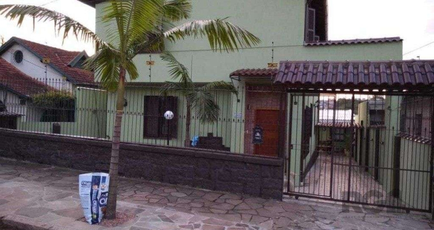 Prédio residencial de 338m² com 4 apartamentos independentes no bairro Santa Tereza