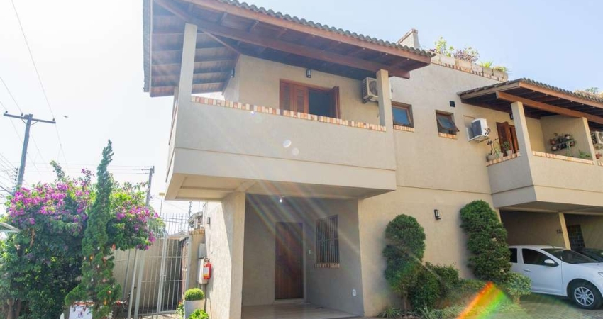 Casa em condomínio de 105m² - 2 dormitórios e 1 vaga no bairro Guarujá