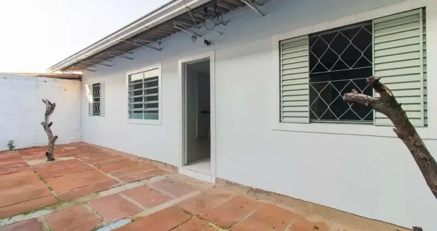 Casa 2 dormitórios no bairro Medianeira em Porto Alegre para Alugar