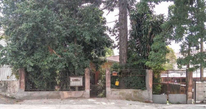 terreno com 605m², 11m de frente e 55m de frente a fundos.