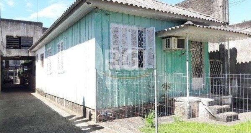 Casa para Venda - 500m², 3 dormitórios, 6 vagas - Tristeza