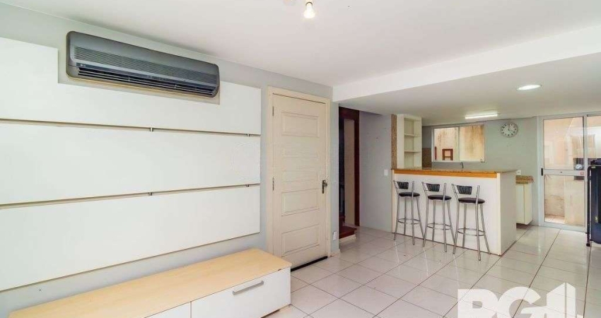Casa em condomínio com 3 dormitórios, suíte, espaço gourmet.