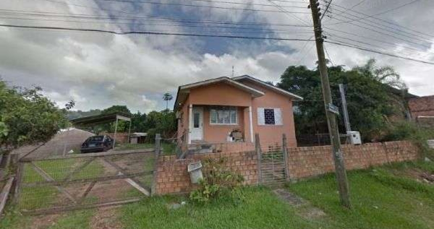 Casa em Porto Alegre, no bairro Lomba do Pinheiro, com 2 dormitório(s), e 2 banheiros, à venda.