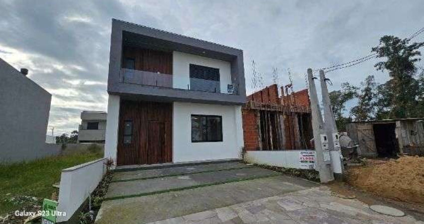 Casa em Porto Alegre, no bairro Hípica, com 3 dormitório(s), e 3 banheiros, à venda.