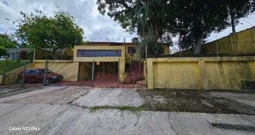 Casa em Porto Alegre, no bairro Belém Novo, com 3 dormitório(s), e 3 banheiros, à venda.