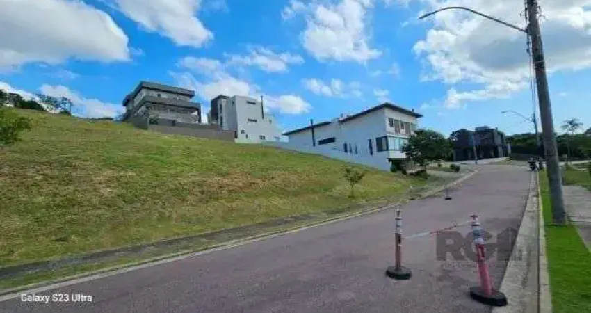 Terreno em Porto Alegre, no bairro Vila Nova, à venda.