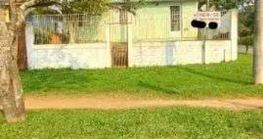 Casa em Porto Alegre, no bairro Espírito Santo, com 2 dormitório(s), à venda.