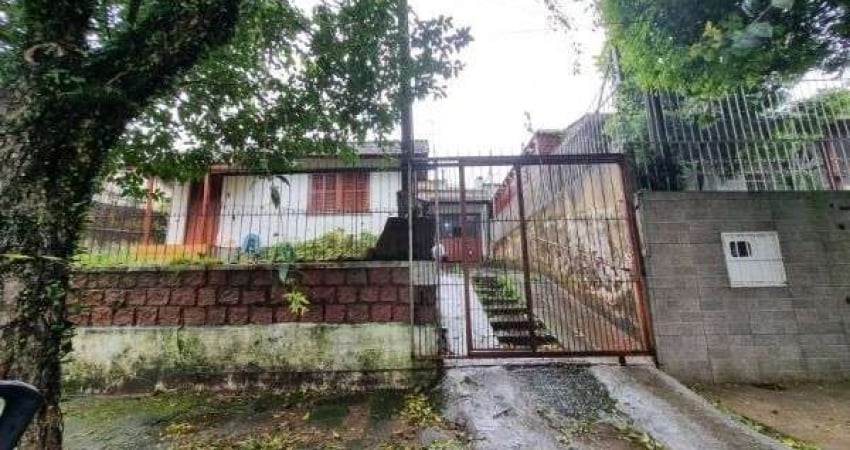 Casa em Porto Alegre, no bairro Tristeza, com 3 dormitório(s), e 3 banheiros, à venda.