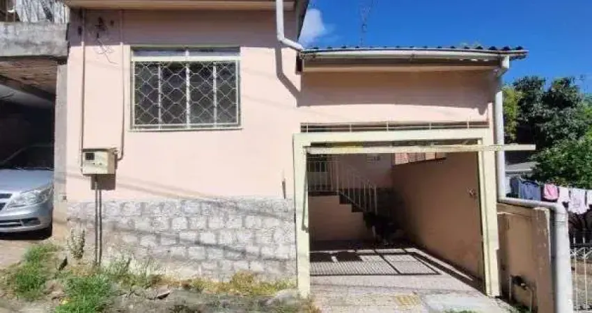 Casa em Porto Alegre, no bairro Vila Nova, com 2 dormitório(s), e 2 banheiros, à venda.