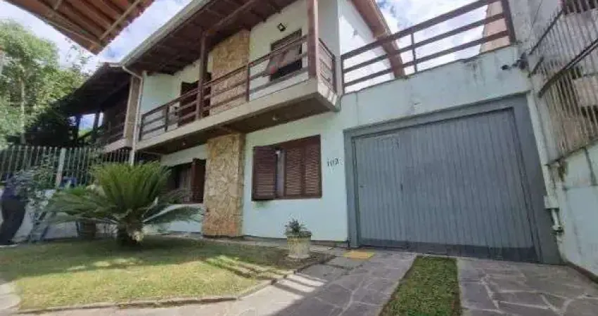 Sobrado em Porto Alegre, no bairro Ponta Grossa, com 4 dormitório(s), e 4 banheiros, à venda.