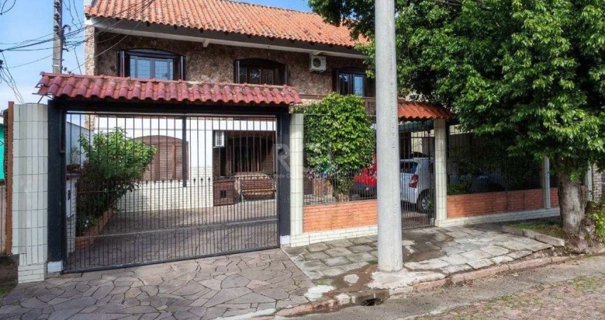 Casa para Venda - 300m², 5 dormitórios, 2 vagas - Cavalhada