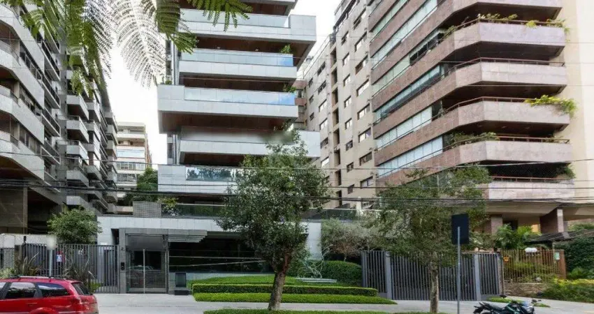 Apartamento mobiliado, com cerca de 256,42m² privativos e com 3 suítes,