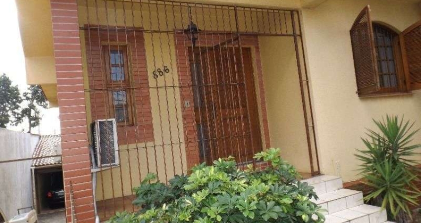 Casa para Venda - 250m², 3 dormitórios, sendo 3 suites, 7 vagas - Medianeira