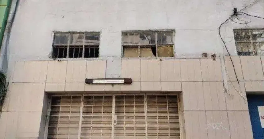 Prédio na Duque de Caxias, desocupado espaço amplo. Preço atrativo.