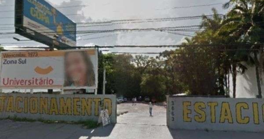 Terreno em Porto Alegre, no bairro Teresópolis, à venda.