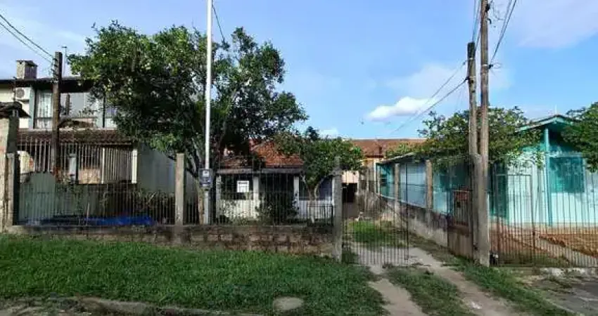 Casa no bairro hípica, com terreno de 10 metros de frente por 33 metros de fundos, totalizando 330m².