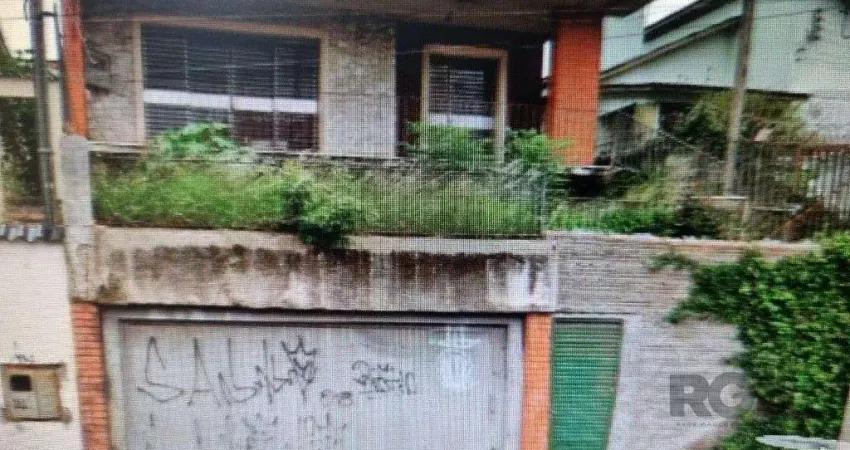 Casa com 3 quartos à venda na Avenida Coronel Gastão Haslocher Mazeron, 447, Medianeira, Porto Alegre