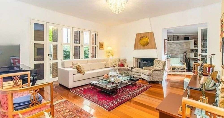 Casa com 3 dormitórios e 2 vagas no Bairro Higienópolis