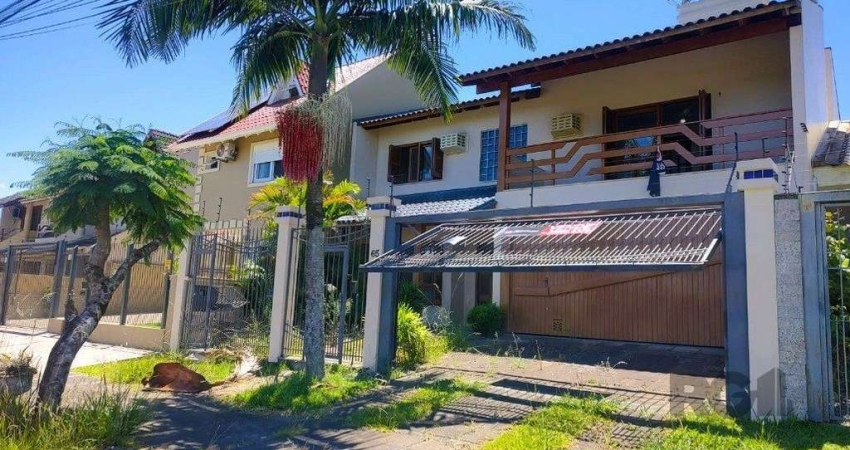 lindíssima e confortável casa com 3 quartos, piscina e 3 vagas no Parque Santa Fé em Porto Alegre!