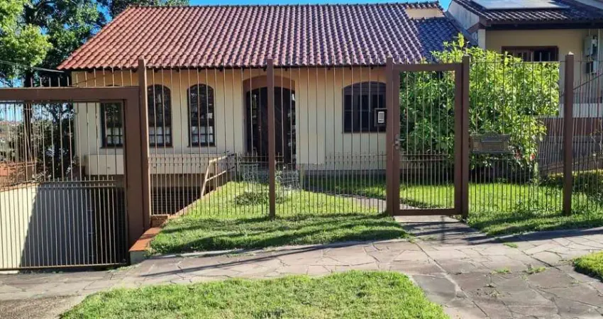 Ótima casa com 3 dormitórios sendo 1suíte e garagem para 4 carros.