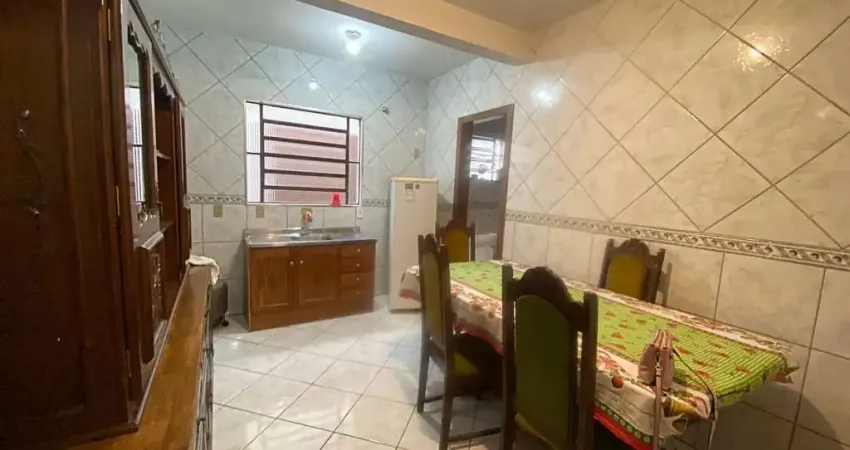 Casa espaçosa semi mobiliada para alugar na rua orfanotrófio – 3 dormitórios, suíte e garagem para até 4 carros!
