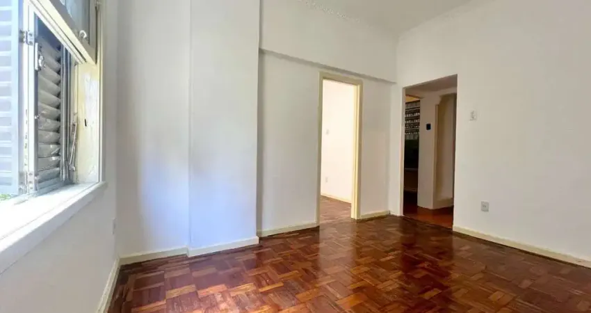 No centro de porto alegre, apartamento 1 dormitório de frente e com sacada!