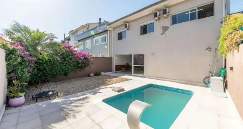 Casa em condomínio de 3 dormitórios,2 vagas e churrasqueira no bairro agronomia