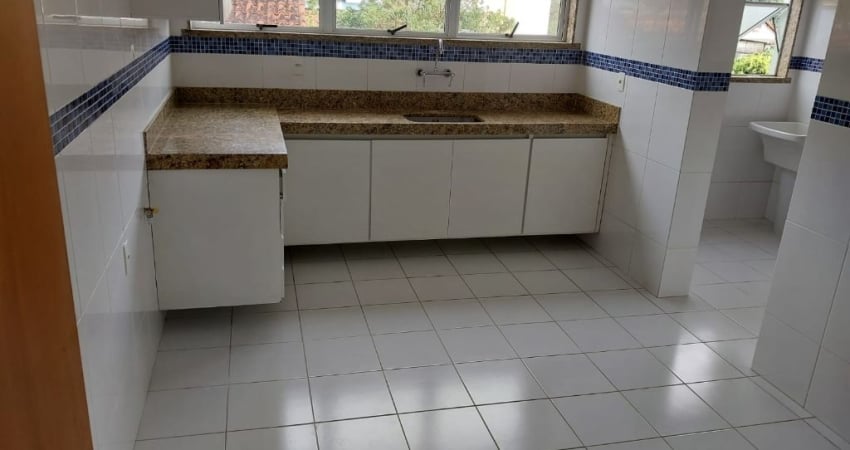 Perto da unifeso ,três quartos com suite e varanda.