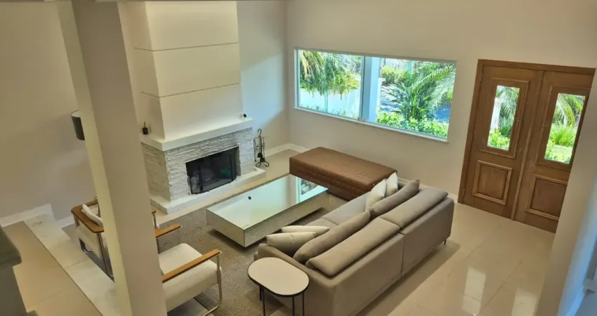 Linda casa , condomínio de luxo. 5 quartos sendo 4 suítes    com uma infraestrutura de lazer completa, lugar perto da natureza, vista deslumbrante para o verde. para quem busca qualidade de vida. próx