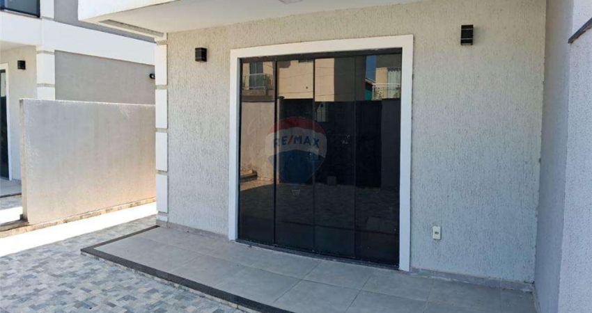 Casa duplex com dois dormitórios com banheiro em itaipuaçu.