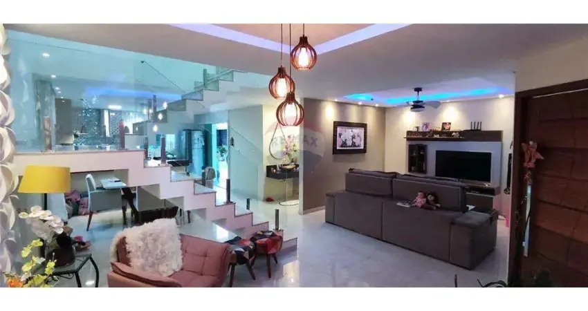 Casa 4 quartos,  suíte master com hidromassagem, em condomínio.