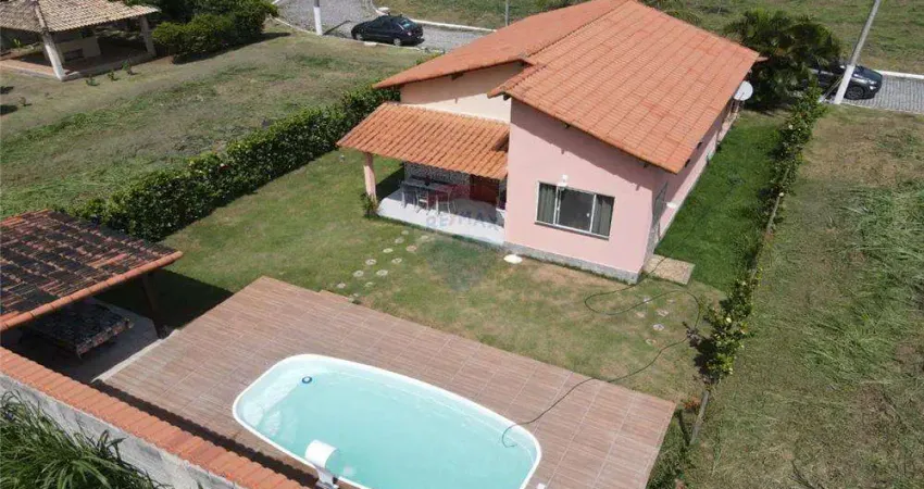 Casa de dois dormitórios  em condomínio fechado em Itaipuaçu