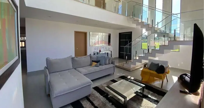 Luxuosa Casa de Condomínio 1 suíte master e 2 suites canadenses em Inoã, com piscina, em Maricá à Venda