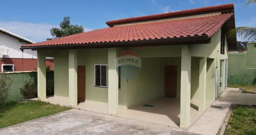 Casa em condomínio fechado,dois dormitórios e suíte.