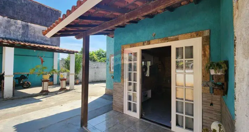 Casa 2 quartos, uma suíte, amplo quintal, 247m de área, em Itaipuaçu, Maricá - Imperdível!