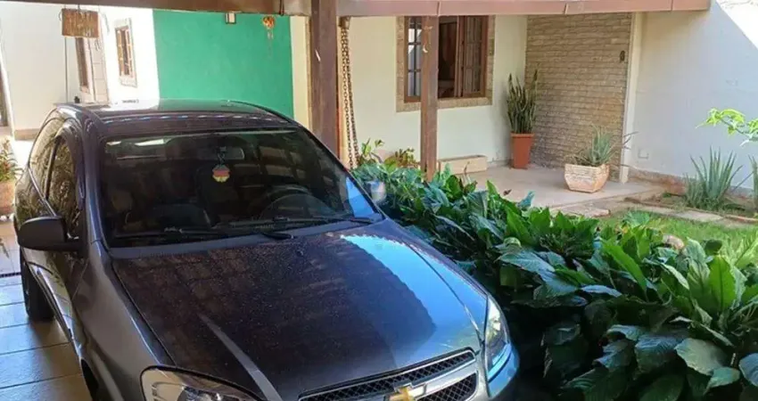 Casa com três dormitórios em itaipuaçu.