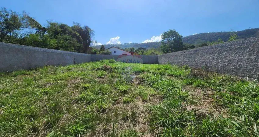 Terreno com 640 m2 murado e plano comercial/multifamiliar, na Av. Itaocaia Valley!