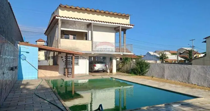 Casa dois dormitórios perto da praia.