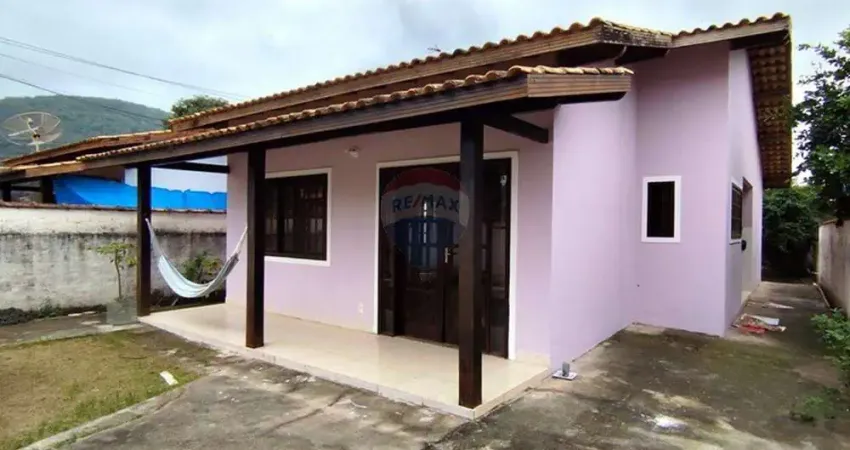 Casa no Barroco, Itaipuaçu com 03 quartos amplos, sendo uma suíte, espaço Gourmet e área para uma piscina