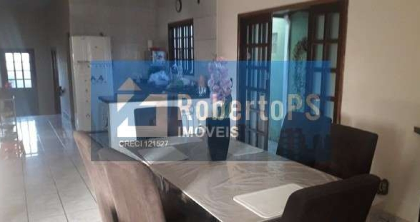 Casa de 4 quartos   e 3 vagas