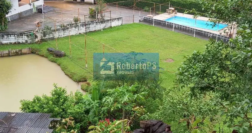 Vendo sítio 28.000 m2 com 2 casas, lago, piscina e árvores frutíferas, a 800 m do asfalto, Bairro Canto das Águas, Jacarei-SP