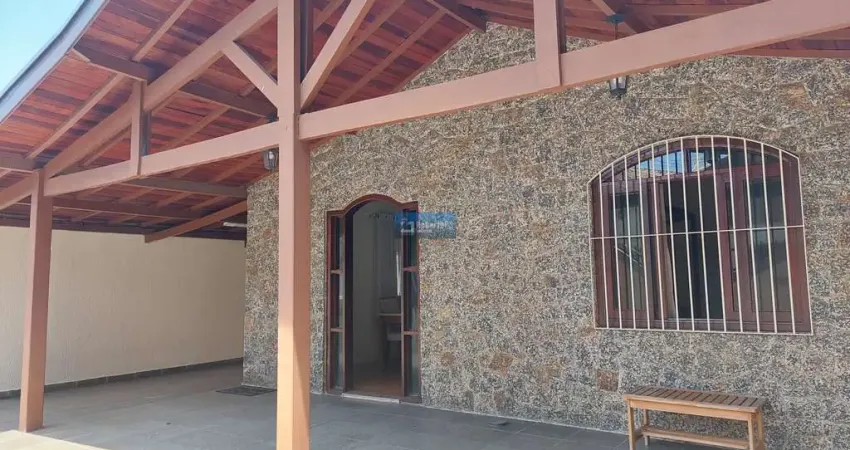Casa térrea  com 159m2  construídos  em terreno de 275m2