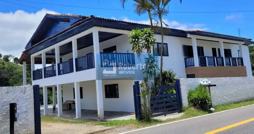 Chácara com sobrado e piscina