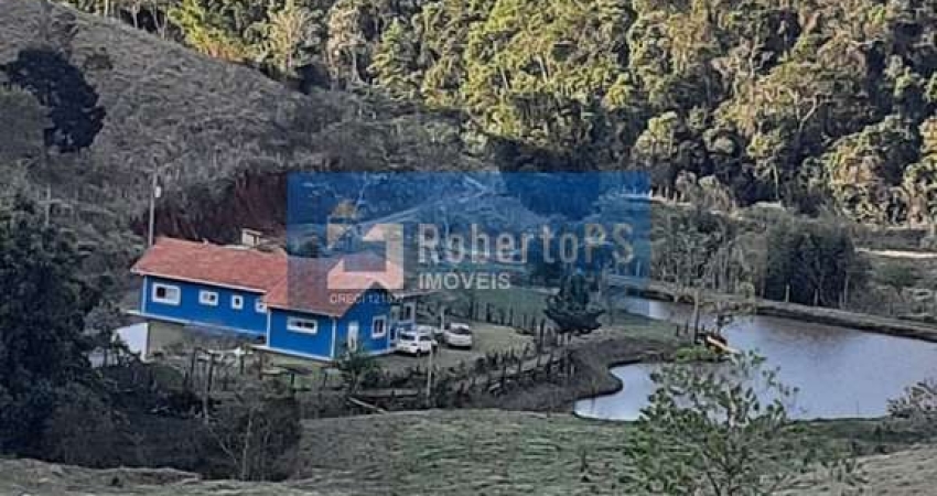 Sítio à Venda em Jambeiro-SP: Casa com 3 Quartos, 2 Suítes e 4 Vagas de Garagem - Agende sua Visita!